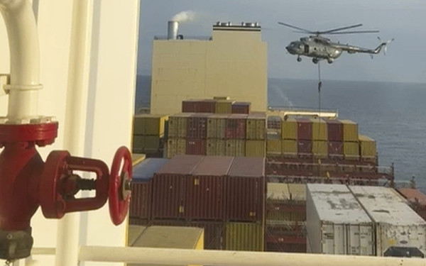 Χάος στις θαλάσσιες και αεροπορικές μεταφορές: 3.200 πλοία ακινητοποιημένα στον Περσικό Κόλπο - Στα όρια η παγκόσμια εφοδιαστική αλυσίδα