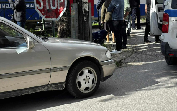 Σύγκρουση Προαστιακού με αυτοκίνητο στην Πάτρα - Μόνο υλικές ζημιές