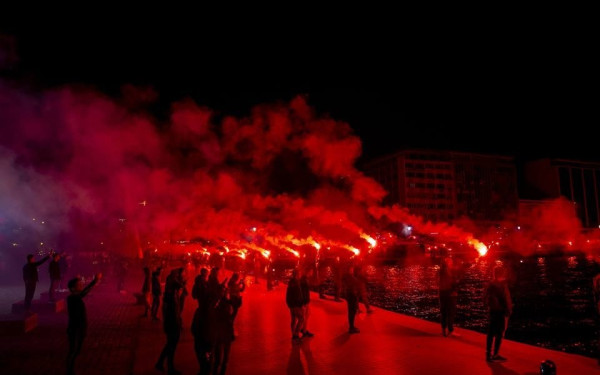Το pyroshow των οπαδών του ΠΑΟΚ από ψηλά (videos)