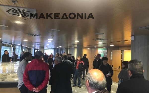 Ένταση στο Δημοτικό Συμβούλιο με τους κατοίκους της Ε' Κοινότητας (Βίντεο - Φωτ.)