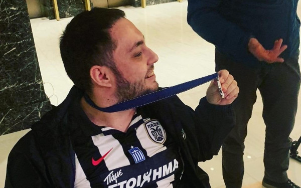 ΠΑΟΚ: Ο Ανδρέας Κατσαρός κοιμήθηκε παρέα με το μετάλλιο του πρωταθλητή