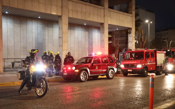 Λήξη συναγερμού στη ΓΑΔΑ: Συνελήφθη ο 48χρονος που απειλούσε με δύο αμυντικές χειροβομβίδες - Έγινε ελεγχόμενη έκρηξη (βίντεο)