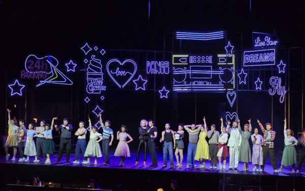 Θεσσαλονίκη: Εντυπωσιακή πρεμιέρα για το Grease The Musical - Δείτε βίντεο