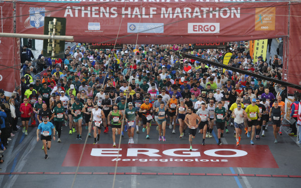 Ημιμαραθώνιος Αθήνας: Πρωτιές για Μαρινάκου και Μπιτάδο (βίντεο)
