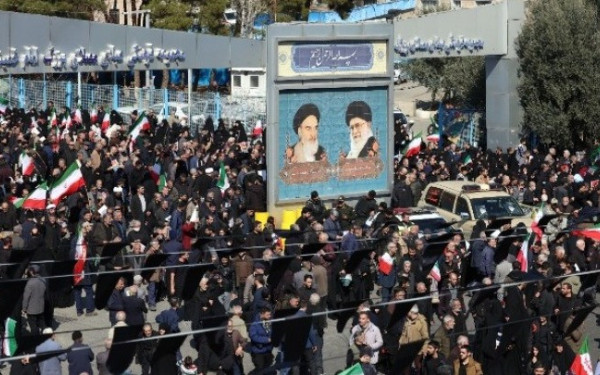 Ιράν: Χιλιάδες πιστοί συμμετείχαν στην προσευχή για τη γιορτή Άιντ αλ Φιτρ, παρά τον πόλεμο