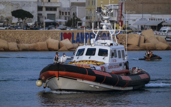 Ιταλία: Τουλάχιστον 64 μετανάστες διασώθηκαν μετά από ναυάγιο στην Λαμπεντούζα - Αγνοείται ένα δίχρονο αγοράκι