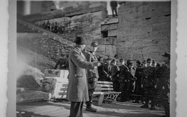 Καισαριανή: Πώς οι φωτογραφίες από τις εκτελέσεις των 200 κομμουνιστών ρίχνουν φως στα σκοτάδια του ναζισμού