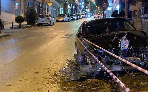 Θεσσαλονίκη - Τραγωδία στην Πολίχνη: Αυτοκίνητο «καβάλησε» το πεζοδρόμιο – Νεκρός 25χρονος