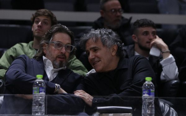 Μπάσκετ: Τρινκιέρι και Μυστακίδης παρακολουθούν μαζί το ΠΑΟΚ - Περιστέρι (βίντεο)