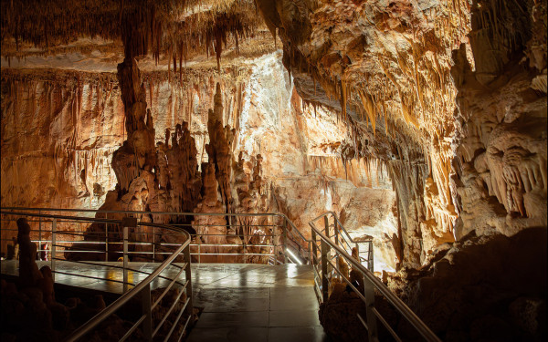 ΚΟΘ: Μια μυσταγωγική εμπειρία στο Σπήλαιο των Πετραλώνων