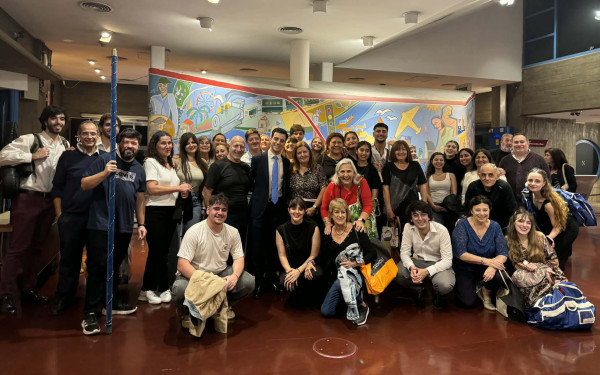 Η φλόγα της Ελευθερίας άναψε στην Εθνική Βιβλιοθήκη της Αργεντινής για την 25η Μαρτίου