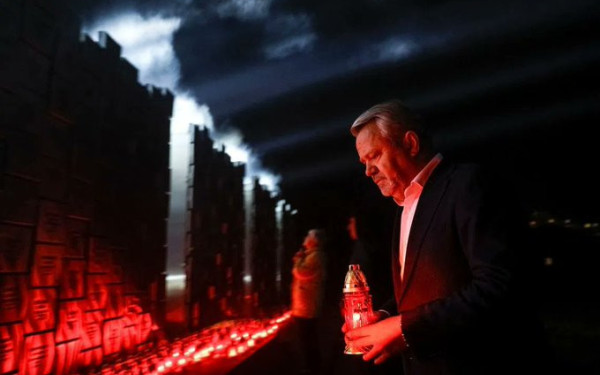 Ουκρανία: ΥΠΕΞ της Ε.Ε. καταφθάνουν στην Μπούτσα τέσσερα χρόνια μετά από τις φρικαλεότητες (βίντεο)