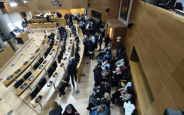 Θεσσαλονίκη: Κινητοποίηση από νωρίς στο δημαρχείο για τη ΔΕΘ και το δημοψήφισμα