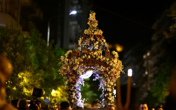 Κέντρο πίστης η Θεσσαλονίκη τη Μεγάλη Παρασκευή - Χιλιάδες κάτοικοι και τουρίστες στο αντάμωμα των πέντε επιταφίων