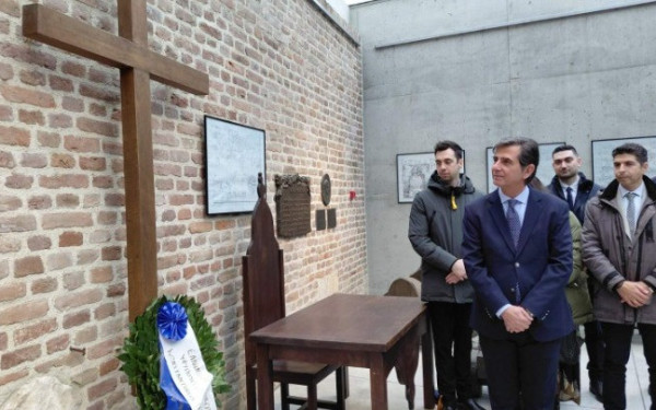 Στον Πύργο Νεμπόισα στο Βελιγράδι ο Κώστας Γκιουλέκας – Τίμησε τη μνήμη του Ρήγα Φεραίου