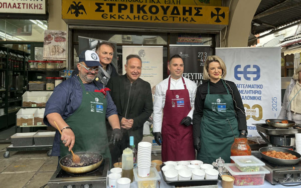 Θεσσαλονίκη: Διάσημοι σεφ δημιούργησαν νηστίσιμες λιχουδιές στο Καπάνι (βίντεο)