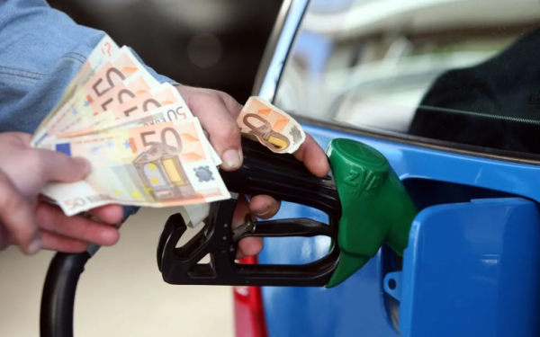 Μέτρα στήριξης: «Δεν φτάνει το fuel pass» –Μείωση φόρων στα καύσιμα ζητούν καταναλωτές και πρατηριούχοι