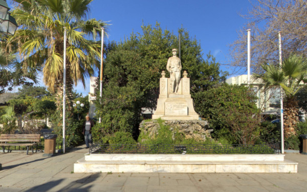 Ελευσίνα: Έβαλαν τον ύμνο της Χούντας σε κατάθεση στεφάνων για την 25η Μαρτίου