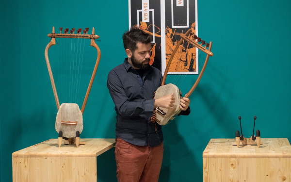 Θεσσαλονίκη: Οι ήχοι αρχαίας Ελληνικής κιθάρας αναβιώνουν στο γνωστό βιντεοπαιχνίδι «God of War»