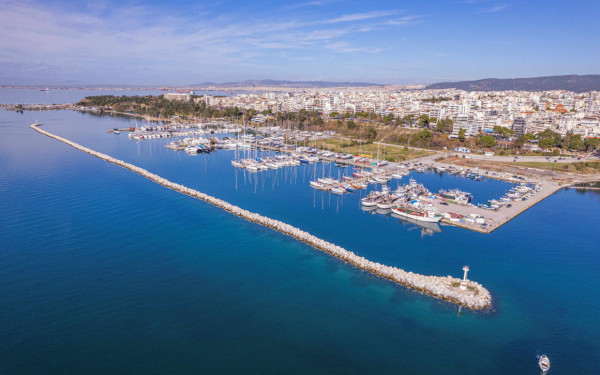 Καλαμαριά: Άνδρας έπεσε στην θάλασσα