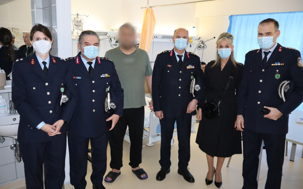 Θεσσαλονίκη: Αστυνομικοί επισκέφθηκαν συναδέλφους τους που νοσηλεύονται στο 424 ενόψει Πάσχα