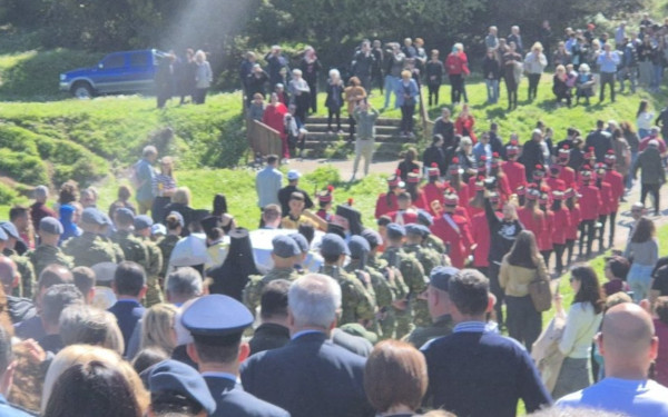Μαγνησία: Πλήθος πιστών στην Ακολουθία της Αποκαθήλωσης στον λόφο Γολγοθά της Κάτω Ξενιάς
