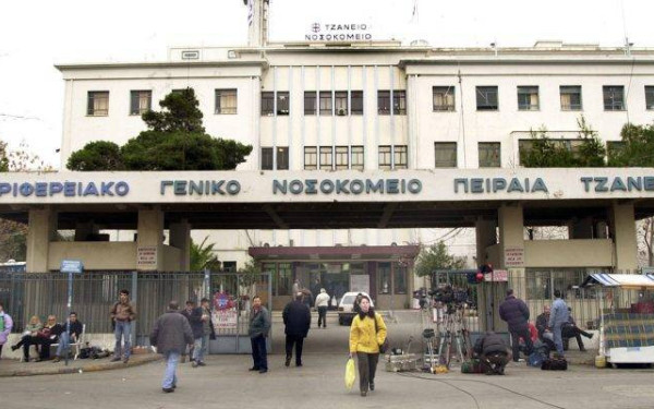 Πειραιάς: Με σοβαρά τραύματα στο κεφάλι ο 17χρονος που παρασύρθηκε από λεωφορείο - Μάχη για να κρατηθεί στη ζωή