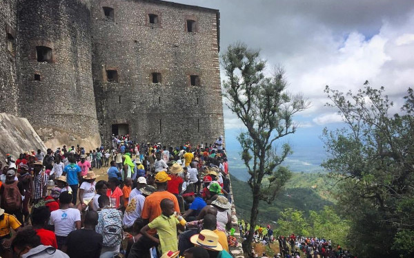 Θρήνος στην Αϊτή: 30 νεκροί από ποδοπάτημα στο αξιοθέατο Citadelle Laferrière (βίντεο)