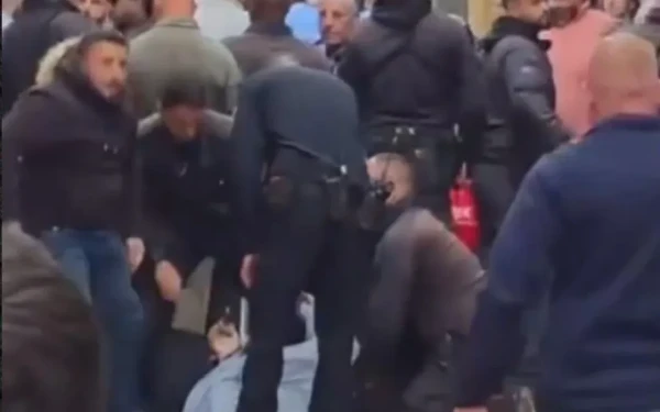 Ισραηλινοί αστυνομικοί κατηγορούνται για βίαιη απώθηση Παλαιστίνιων χριστιανών στην τελετή του Αγίου Φωτός – Δείτε βίντεο