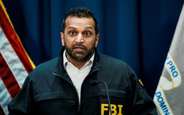 Ο διευθυντής του FBI ζητά αποζημίωση 250 εκατ. δολαρίων από το περιοδικό Atlantic