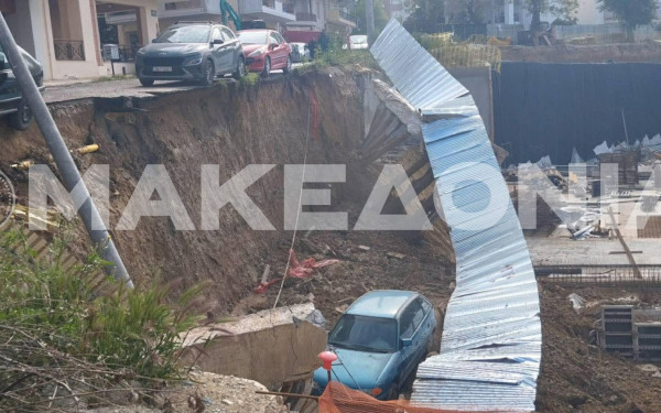 Θεσσαλονίκη: Υπερκορεσμένο έδαφος από διαρροή νερού οδήγησε στην κατάρρευση οδοστρώματος στους Στάβλους Παπάφη