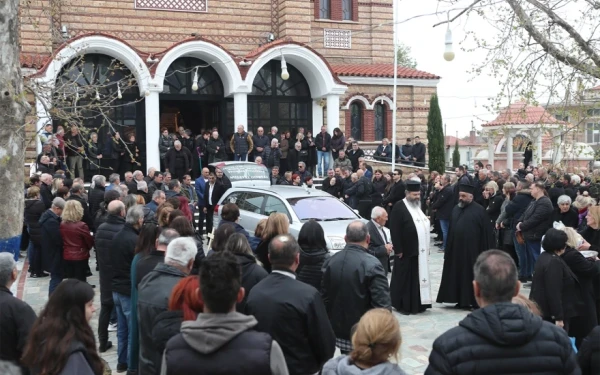 Σέρρες: Συγκίνηση στο τελευταίο αντίο για τον Στέφανο Μπορμπόκη