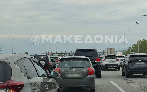 Σημειωτόν οι οδηγοί στην Εγνατία Οδό - Ουρά 10 χιλιομέτρων στα Διόδια Πολυμύλου