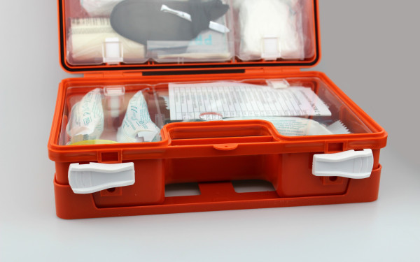 Όλα όσα πρέπει να εμπεριέχει υποχρεωτικά το κουτί πρώτων βοηθειών στα αυτοκίνητα από 18 Ιουνίου