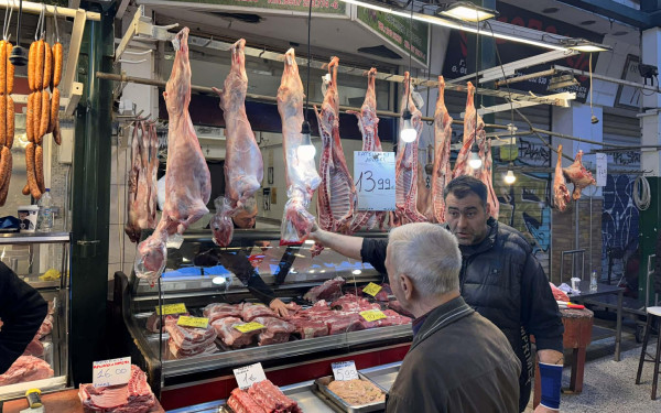 Θεσσαλονίκη: «Βουτιά» στις παραγγελίες για αρνί και κατσίκι- Μειωμένη κατά 20% η ζήτηση στα κρεοπωλεία  λόγω αυξήσεων