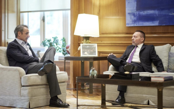 Γιάννης Στουρνάρας: Η κυβέρνηση προτείνει την ανανέωση της θητείας του - Τιμή στο πρόσωπό μου, απάντησε