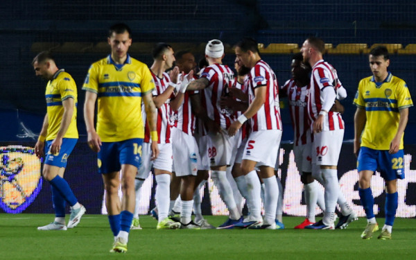 Super League - Πλέι άουτ: Έριξε τριάρα στο Αγρίνιο και πάει φουλ για παραμονή ο Πανσερραϊκός