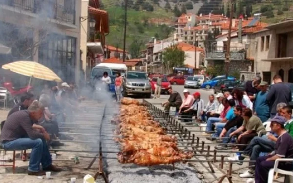 Πάσχα στη Ρούμελη: Ξυπνούν μνήμες στα ορεινά χωριά