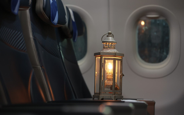 Ολοκληρώθηκε η μεταφορά του Αγίου Φωτός στην ελληνική επικράτεια