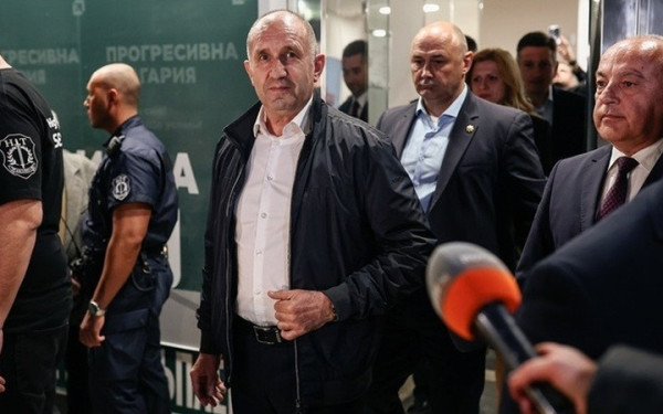 Βουλγαρία: Εντολή σχηματισμού κυβέρνησης στον Ρούμεν Ράντεφ στις 7 Μαΐου
