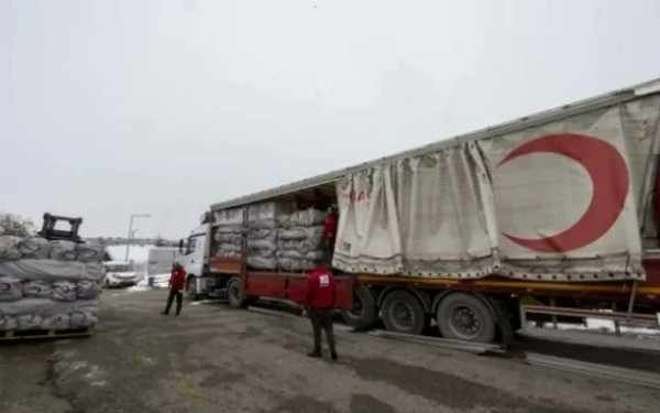 Ιράν: Έφτασαν οι πρώτες οδικές αποστολές ανθρωπιστικής βοήθειας από τον Ερυθρό Σταυρό