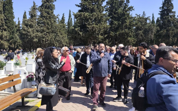 Καλαμαριά: Οι Πόντιοι τραγούδησαν και χόρεψαν με τους νεκρούς τους - Αναβίωσε το ταφικό έθιμο στα Κοιμητήρια (βίντεο)