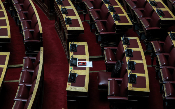 Ασυμβίβαστο υπουργού - βουλευτή: Οι όμορφες (;) ιδέες, όμορφα καίγονται