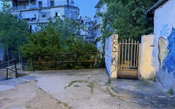 Θεσσαλονίκη: Η στιγμή του πυροβολισμού στην Παναγιά Φανερωμένη - Τα ουρλιαχτά του 28χρονου που τραυματίστηκε (βίντεο)