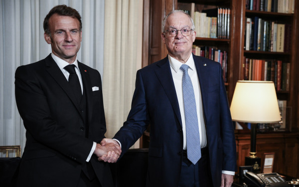 Δείτε live: Στο Προεδρικό Μέγαρο Μητσοτάκης και Μακρόν για το επίσημο δείπνο -Μαζί με την Μπριζίτ ο Γάλλος Πρόεδρος, ποιοι δίνουν το «παρών»