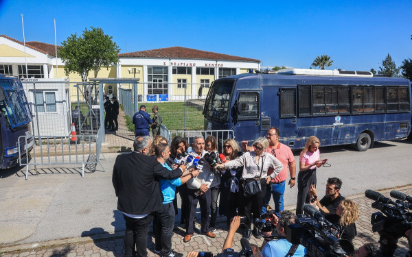 Διεκόπη η δίκη για τα Τέμπη: «Έλεος, αυτό πρώτη φορά το αντιμετωπίζω» είπε αγανακτισμένη η πρόεδρος