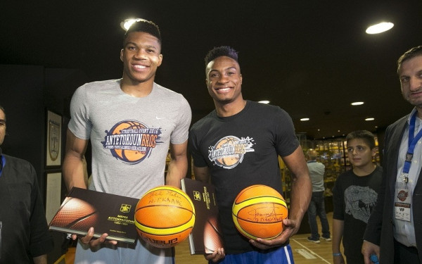 Μπάσκετ: Τα μαθήματα κιτρινόμαυρης ιστορίας των Αντετοκούνμπο πριν από μια 10ετία και ο ενθουσιασμός στον κόσμο του Άρη (βίντεο)