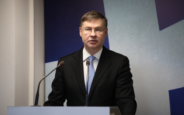 «Ύμνοι» Ντομπρόβσκις για την Ελλάδα: «Στις οικονομίες με τις ισχυρότερες επιδόσεις στην ΕΕ - Όλοι μπορούμε να μάθουμε από τις αποφασιστικές μεταρρυθμιστικές προσπάθειες της»