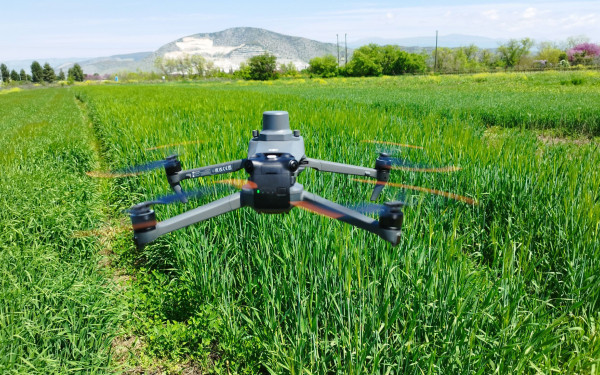 Νέα εποχή στη γεωργία: Drones για τις καλλιέργειες στον Θεσσαλικό κάμπο