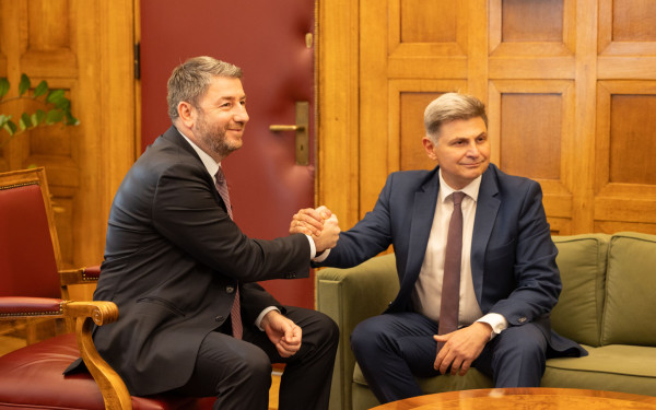 Φαραντούρης για προσχώρηση στο ΠΑΣΟΚ: Ο ΣΥΡΙΖΑ άλλαξε τρεις αρχηγούς, εγώ δεν άλλαξα τις θέσεις μου (βίντεο)